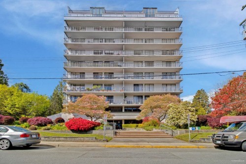 903-1745 Esquimalt Avenue, West Vancouver, BC 