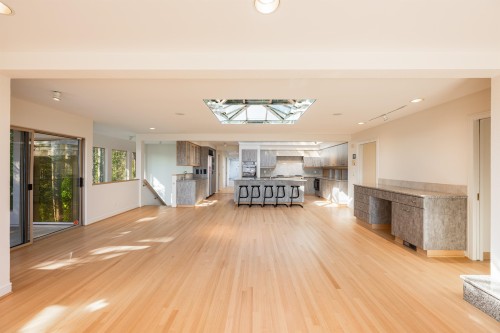 4060 Almondel Road, West Vancouver, BC 