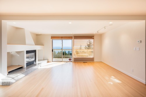 4060 Almondel Road, West Vancouver, BC 