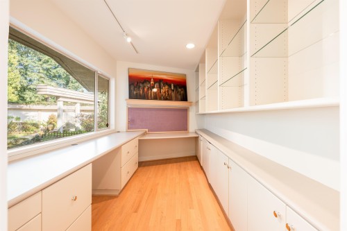 4060 Almondel Road, West Vancouver, BC 