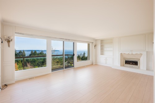 4060 Almondel Road, West Vancouver, BC 