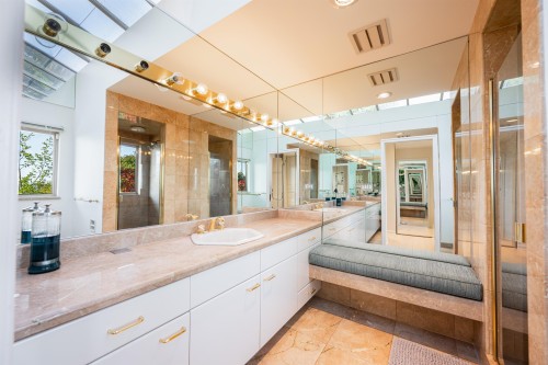 4060 Almondel Road, West Vancouver, BC 