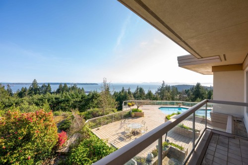 4060 Almondel Road, West Vancouver, BC 