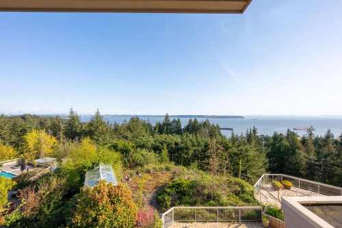 4060 Almondel Road, West Vancouver, BC 