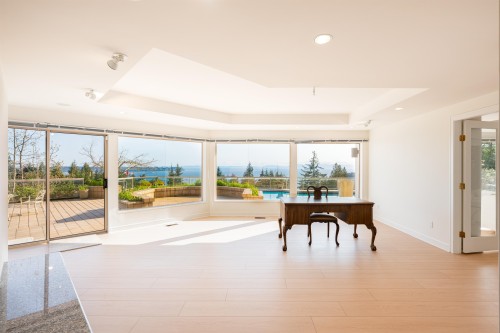 4060 Almondel Road, West Vancouver, BC 