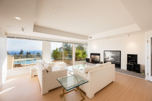 4060 Almondel Road, West Vancouver, BC 