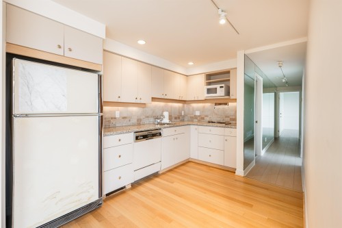 4060 Almondel Road, West Vancouver, BC 