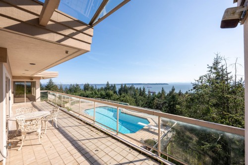 4060 Almondel Road, West Vancouver, BC 