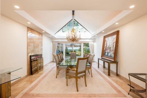 4060 Almondel Road, West Vancouver, BC 