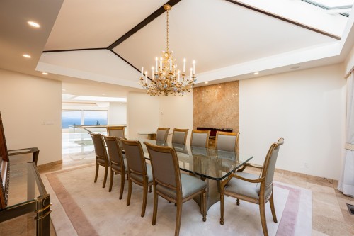 4060 Almondel Road, West Vancouver, BC 