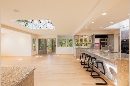 4060 Almondel Road, West Vancouver, BC 