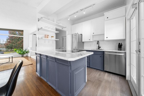 530 14Th Street W, North Vancouver, BC 