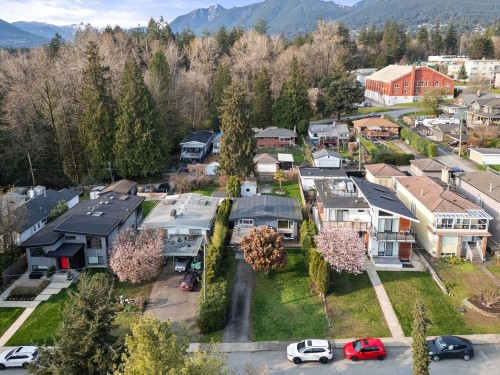 530 14Th Street W, North Vancouver, BC 