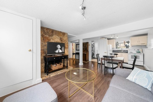 530 14Th Street W, North Vancouver, BC 