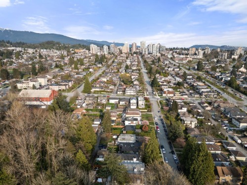 530 14Th Street W, North Vancouver, BC 