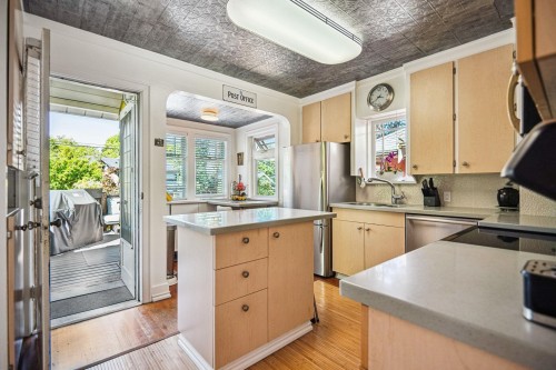 4533 8Th Avenue W, Vancouver, BC 