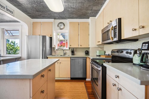 4533 8Th Avenue W, Vancouver, BC 