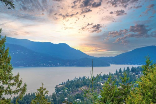 5343 Monte Bre Crescent, West Vancouver, BC 