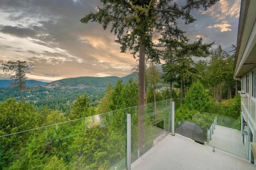 5343 Monte Bre Crescent, West Vancouver, BC 