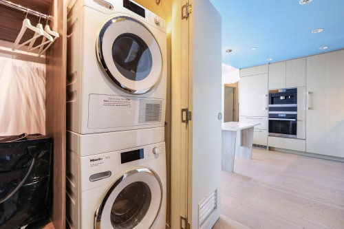 2820-89 Nelson Street, Vancouver, BC 