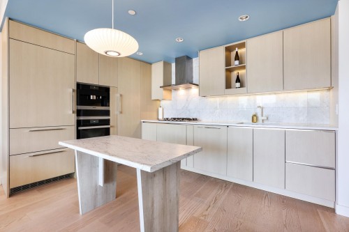 2820-89 Nelson Street, Vancouver, BC 