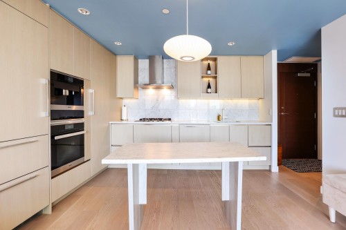 2820-89 Nelson Street, Vancouver, BC 