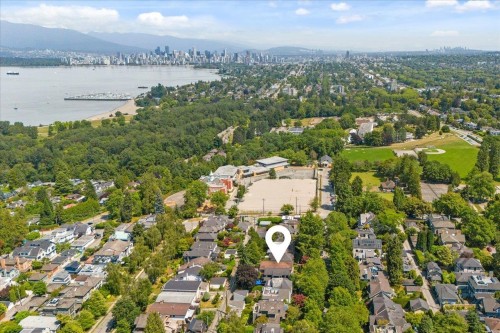 4427 6Th Avenue W, Vancouver, BC 