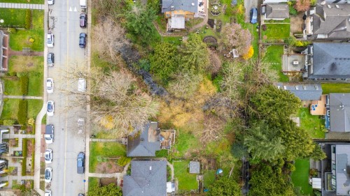 341 19Th Street W, North Vancouver, BC 