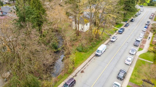 341 19Th Street W, North Vancouver, BC 