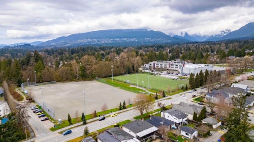 341 19Th Street W, North Vancouver, BC 