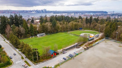 341 19Th Street W, North Vancouver, BC 