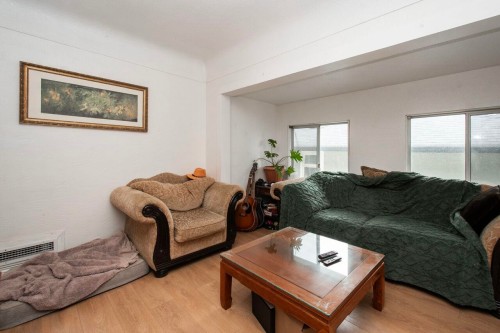 341 19Th Street W, North Vancouver, BC 