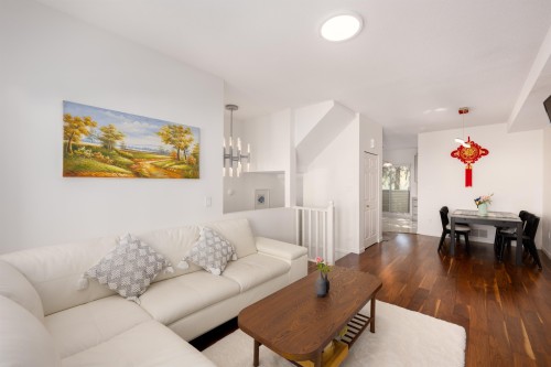 24-6700 Rumble Street  Burnaby, BC V5E 4H7