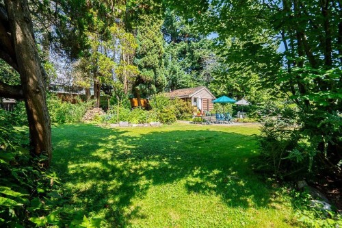 894 13Th Street E, North Vancouver, BC 