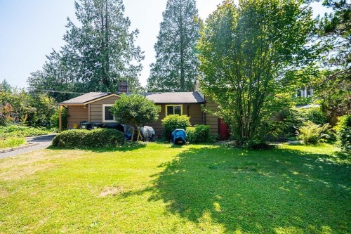 894 13Th Street E, North Vancouver, BC 