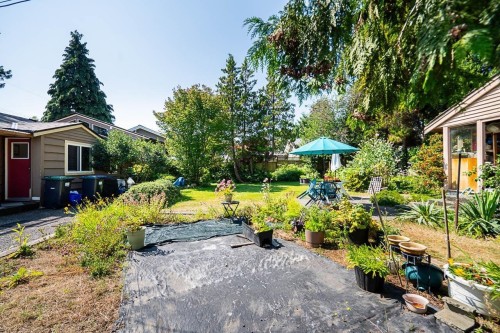 894 13Th Street E, North Vancouver, BC 