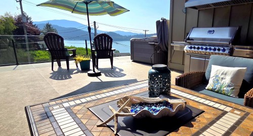 659-661 Gibsons Way, Gibsons, BC 