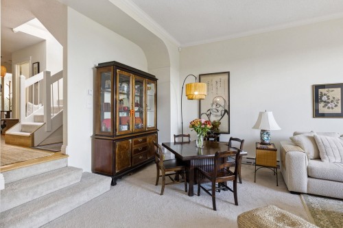 24-2214 Folkestone Way, West Vancouver, BC 