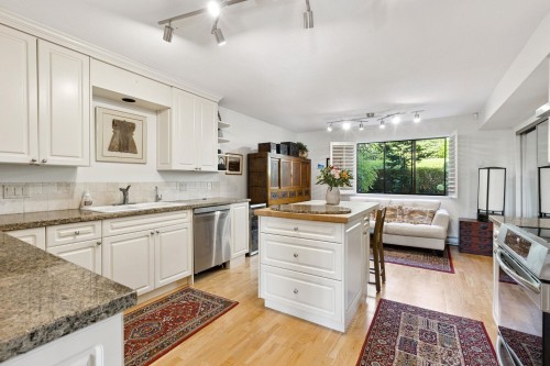 24-2214 Folkestone Way, West Vancouver, BC 