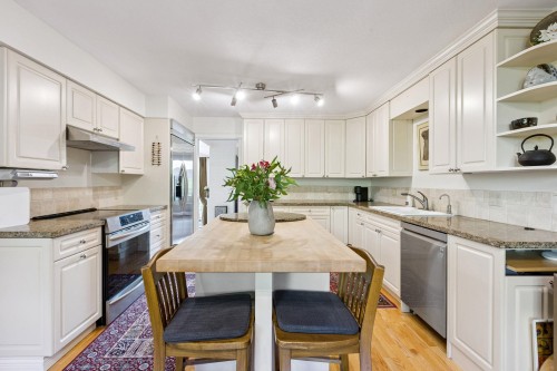 24-2214 Folkestone Way, West Vancouver, BC 