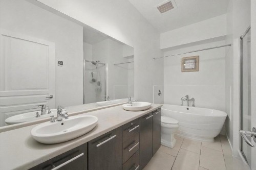 407-9319 University Crescent, Burnaby, BC 