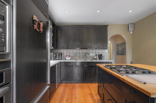 1897 37Th Avenue W, Vancouver, BC 