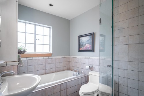 1897 37Th Avenue W, Vancouver, BC 