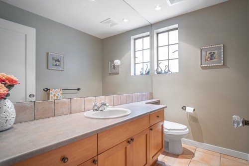 1897 37Th Avenue W, Vancouver, BC 