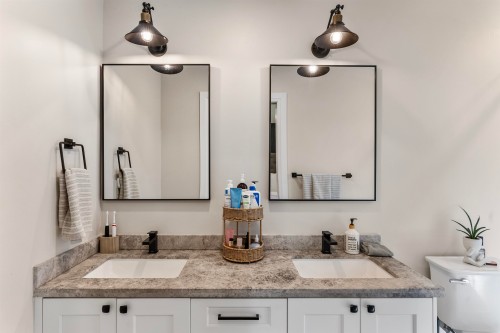 4876 4Th Avenue, Delta, BC 