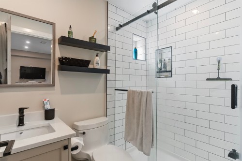 4876 4Th Avenue, Delta, BC 