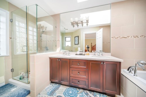 2407 18Th Avenue W, Vancouver, BC 