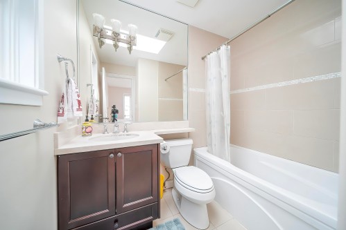 2407 18Th Avenue W, Vancouver, BC 