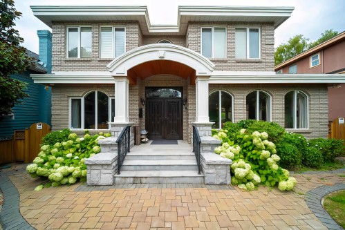 2407 18Th Avenue W, Vancouver, BC 