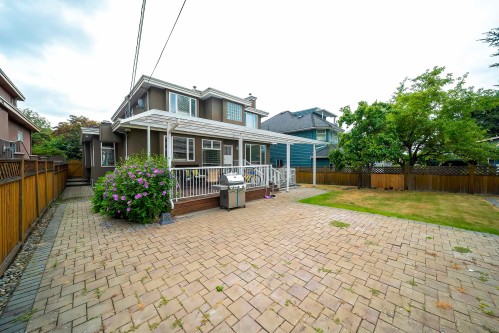 2407 18Th Avenue W, Vancouver, BC 